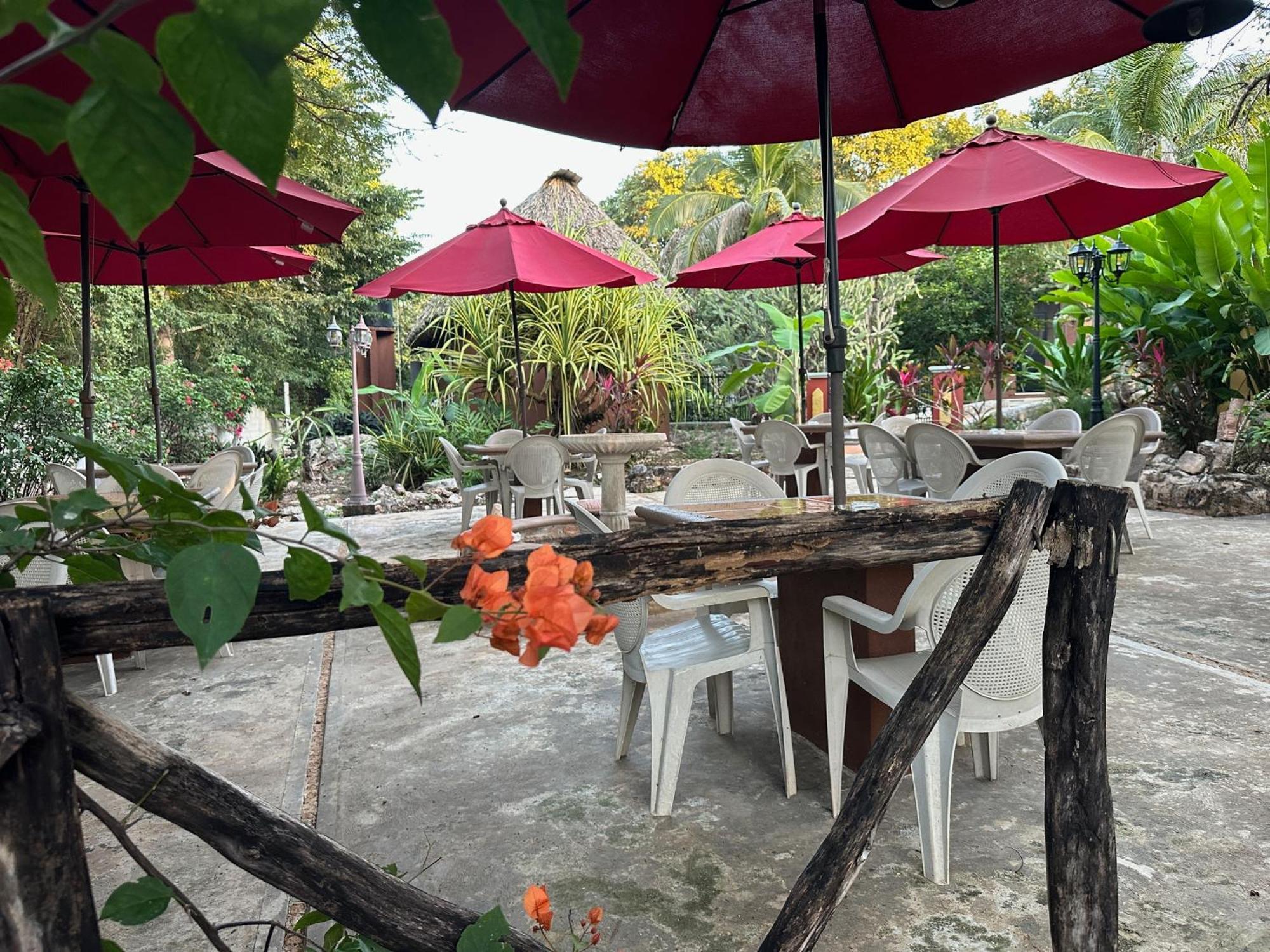 Bed & Breakfast The Pickled Onion And Restaurant Uxmal Santa Elena