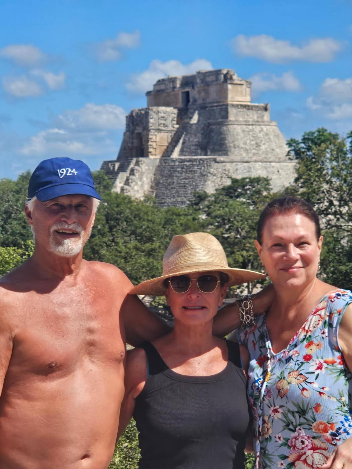 The Pickled Onion And Restaurant Uxmal 3* Santa Elena