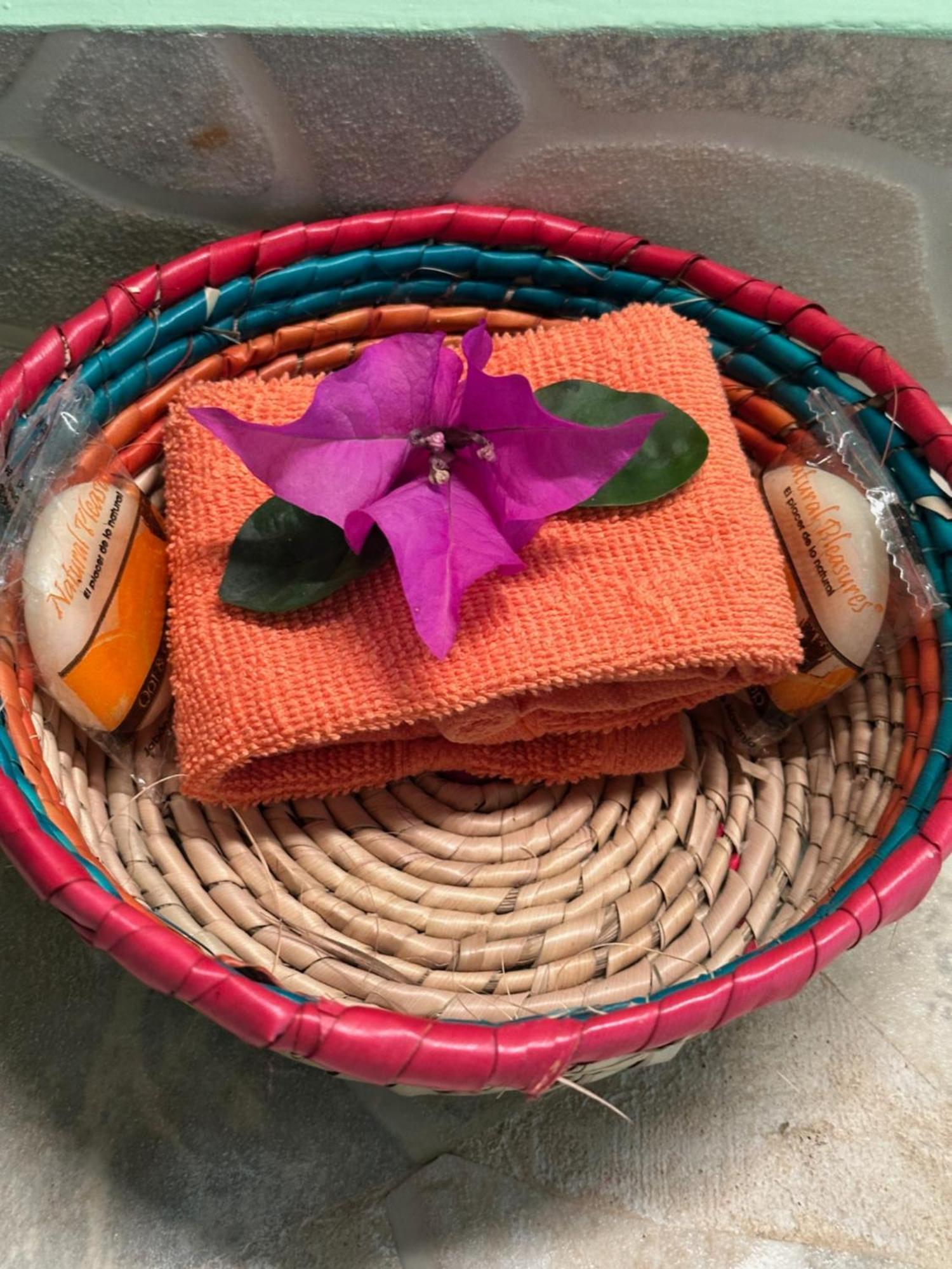 The Pickled Onion And Restaurant Uxmal Bed & Breakfast Santa Elena
