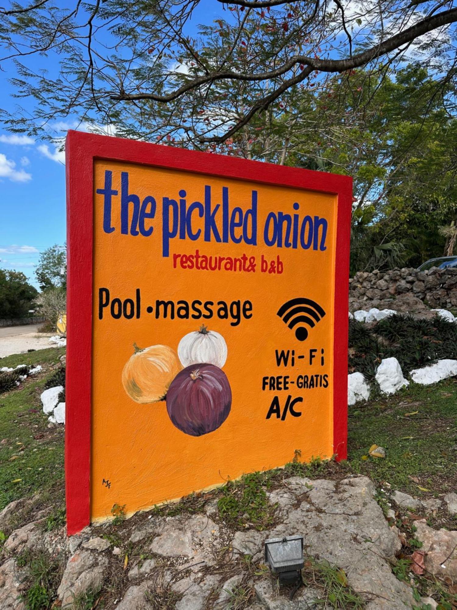 The Pickled Onion And Restaurant Uxmal 3* Santa Elena