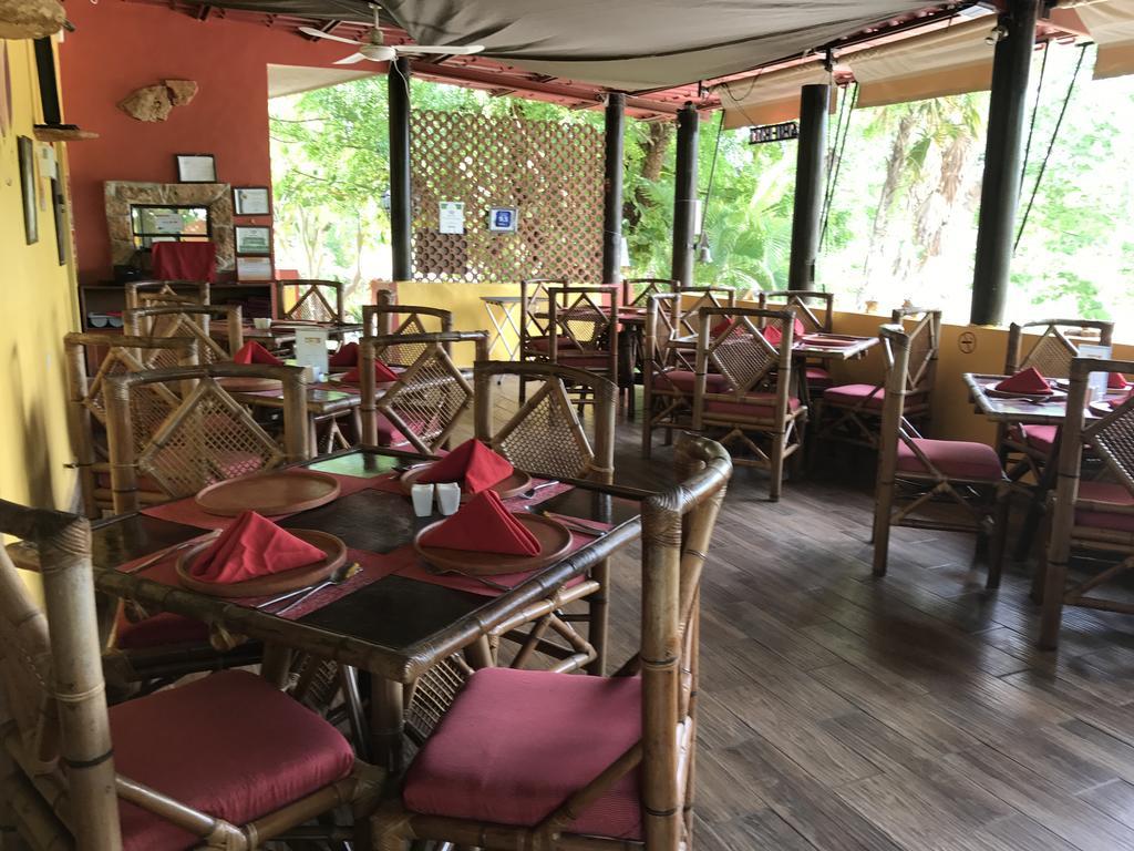 The Pickled Onion And Restaurant Uxmal 3*