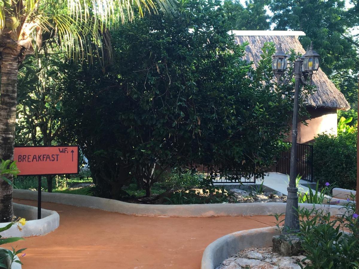 The Pickled Onion And Restaurant Uxmal Bed & Breakfast Santa Elena