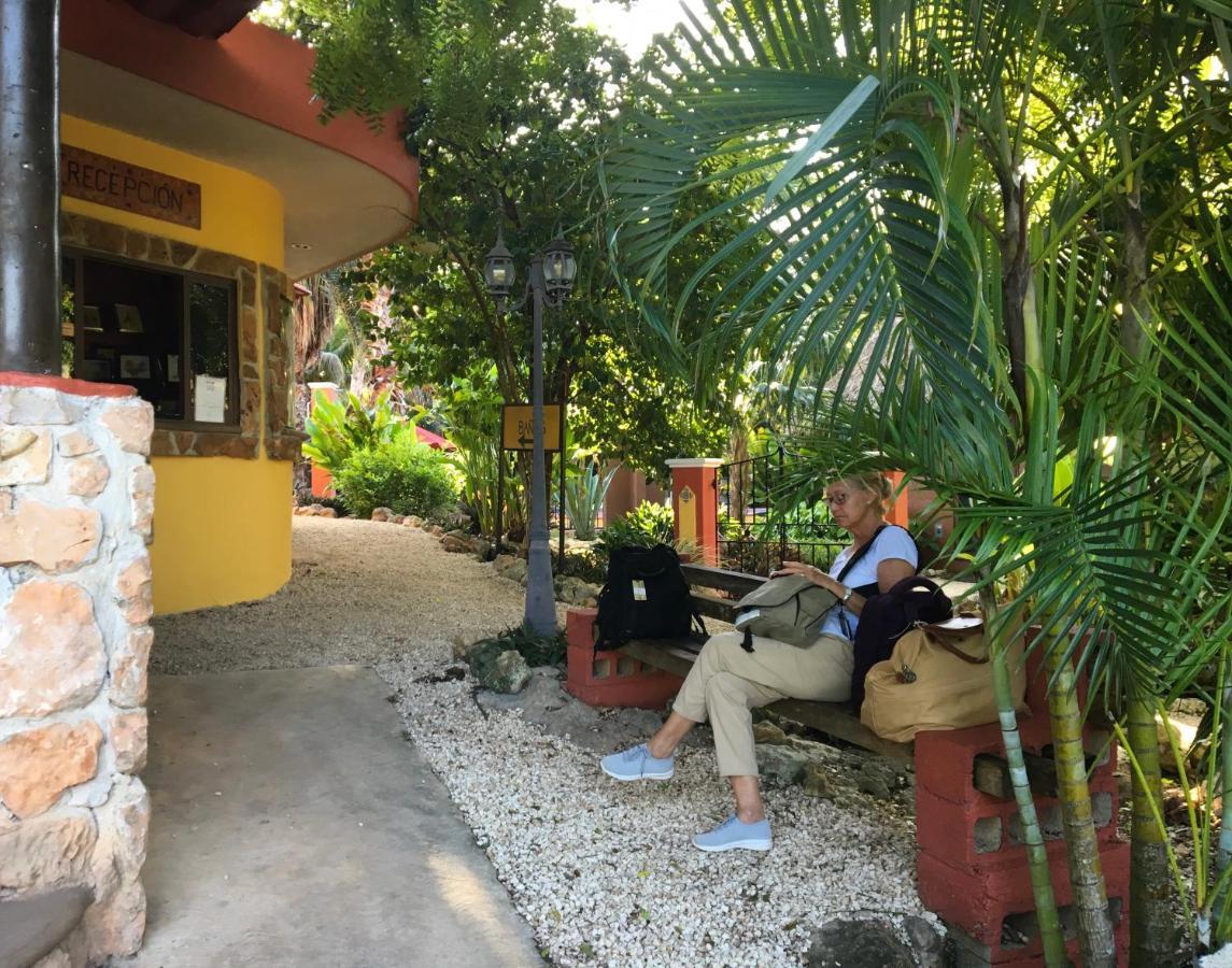 The Pickled Onion And Restaurant Uxmal Santa Elena
